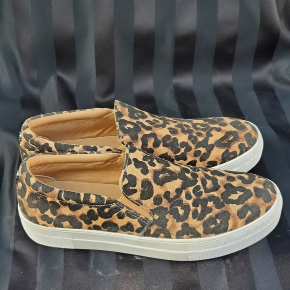 EUC Steve Madden Slip on Sneakers - Cheeta Print - Picture 7 of 8